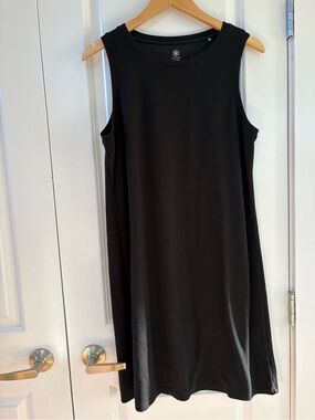 GAIAM Black Sleeveless Shift Dress LBD